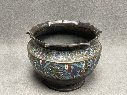 Cache pot en émaux cloisonnés, décor à l'antique....