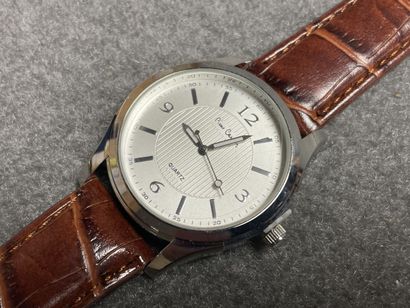 Lot de quatre montres: 
Casio, Pierre Cardin,...