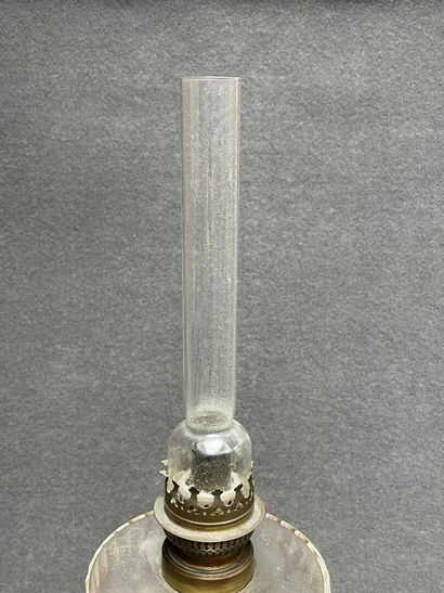 Grande lampe à pétrole pied onyx et bronze.
fin...