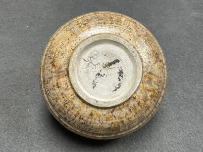 Vase boule en grès émaillé 
H. :15 cm. 
...