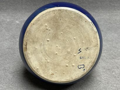 Vase en céramique du Morvan, émaillée bleu....