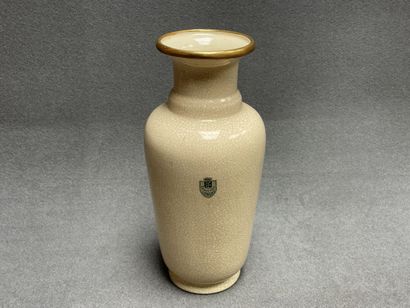 LONGWY vase en faience, émail craquelé et...