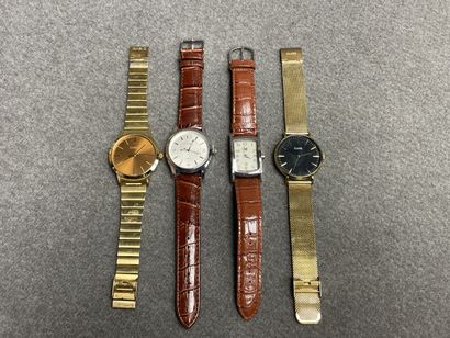 Lot de quatre montres: 
Casio, Pierre Cardin,...