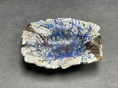 Plat creux en céramique raku. 
8 x 28 x 25...