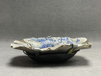 Plat creux en céramique raku. 
8 x 28 x 25...