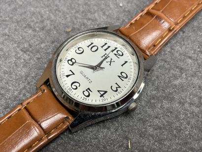 Lot de cinq montres et un stylo bille.