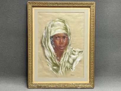 C. DAMMERON (XXe) :
Portrait de femme orientale.
Pastel...