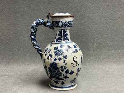 Pichet en faïence de Delft XIX° marqué S....