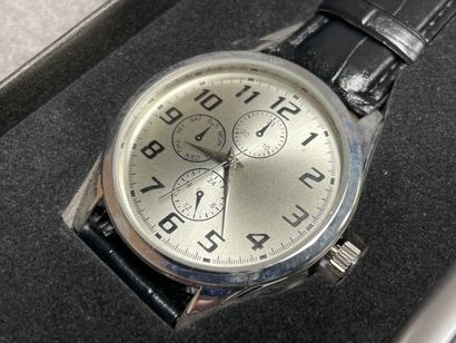 Lot de cinq montres et un stylo bille.