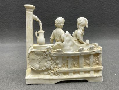 Groupe de quatre biscuits. 
H. :12 à 18 cm....