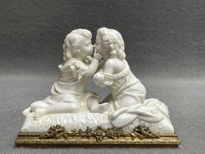 Groupe de quatre biscuits. 
H. :12 à 18 cm....