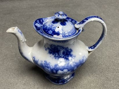 Théière et coupe en faïence de Sarreguemine,...