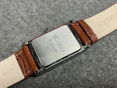 Lot de quatre montres: 
Casio, Pierre Cardin,...