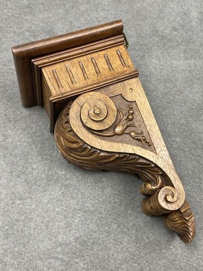 Lot de bois sculpté. 
H. : de 11 à 47 cm...