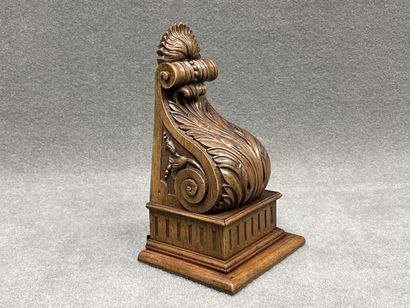Lot de bois sculpté. 
H. : de 11 à 47 cm...