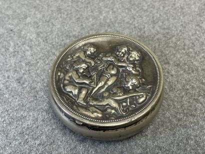 Taste vin et petite boite ronde en métal...