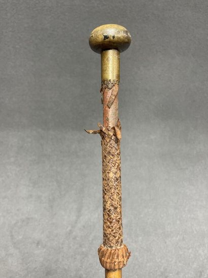 Canne basque dite Makila.
H: 89 cm. 
Manque...