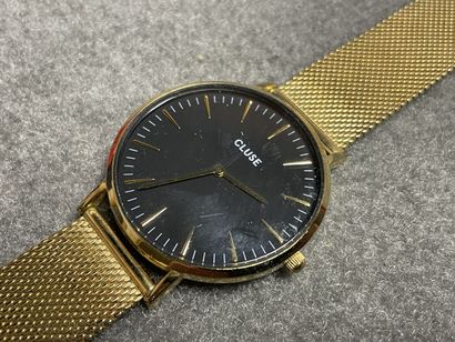 Lot de quatre montres: 
Casio, Pierre Cardin,...