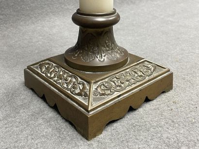 Grande lampe à pétrole pied onyx et bronze.
fin...