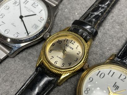 Ensemble de six montres bracelet moderne...