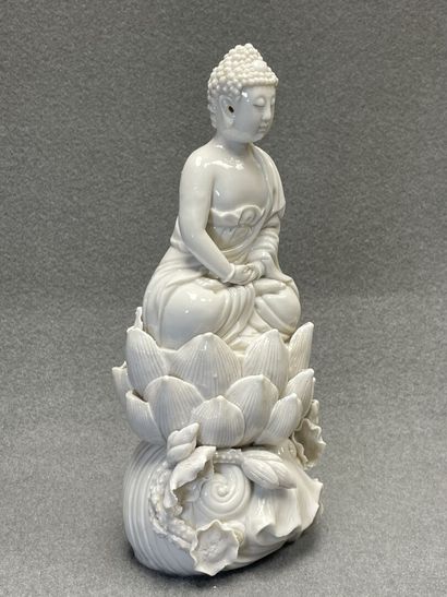 CHINE fin XIX°
Statuette en porcelaine dite...