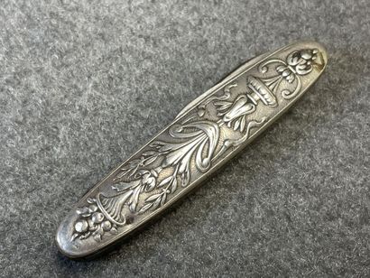 Flacon en verre, couvercle en argent, deux...