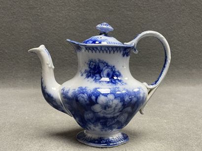 Théière et coupe en faïence de Sarreguemine,...