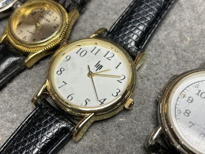 Ensemble de six montres bracelet moderne...