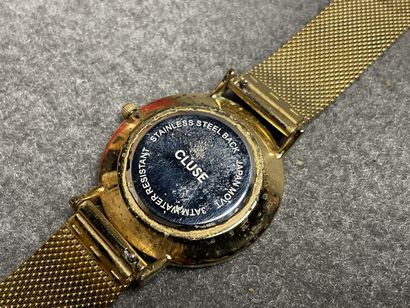 Lot de quatre montres: 
Casio, Pierre Cardin,...