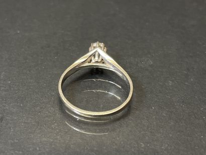 Solitaire en or gris, et diamant environ...