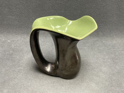 Vase en céramique jaune et noir. 
H. :20...