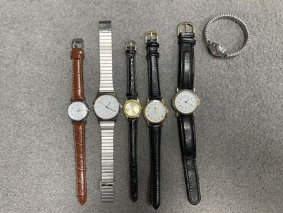 Ensemble de six montres bracelet moderne...