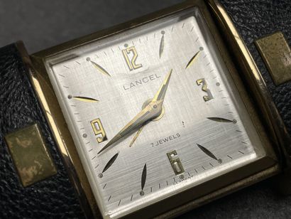 LANCEL. 
Réveil de voyage gainé de cuir....