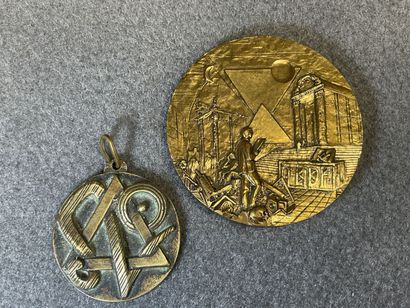 FRANC-MACONNERIE :
Deux médailles en bronze...