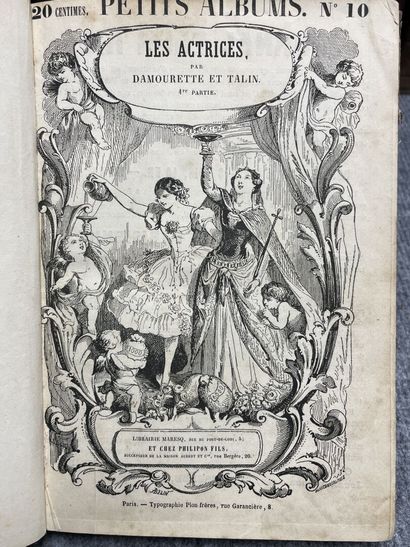 Lot de 45 livres reliés sur le voyage. 
-Nouvelles...