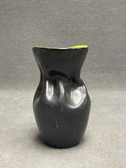 Vase en céramique jaune et noir. 
H. :20...