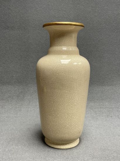LONGWY vase en faience, émail craquelé et...