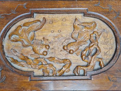 Coffret en bois exotique sculpté de poissons
Asie...
