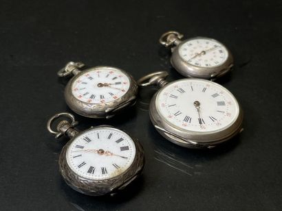 Lot de quatre montre de col en argent, une...