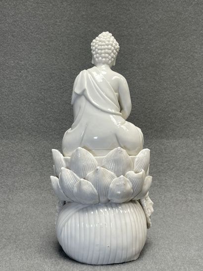 CHINE fin XIX°
Statuette en porcelaine dite...