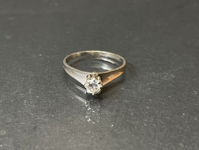 Solitaire en or gris, et diamant environ...