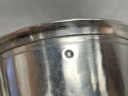 Timbale droite en argent. 925°/00.
81 g
H....