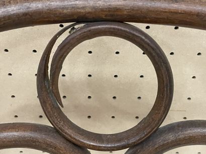 Chaise cannée en bois courbé vers 1900
Hauteur...