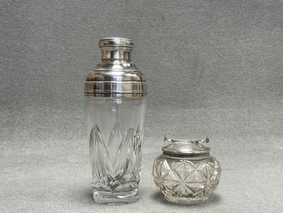 Shaker à cocktail et sucrier avec pince dans...