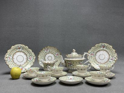 Partie de service à thé et café en porcelaine...
