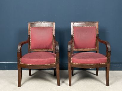 Paire de fauteuils en placage d'acajou
Epoque...