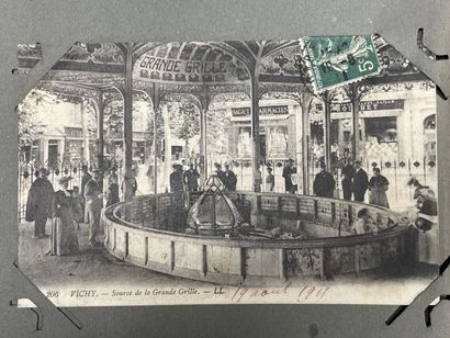 Deux albums de cartes postales anciennes....
