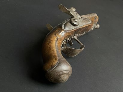 Pistolet à pierre, canon juxtaposé. 
L. :21...