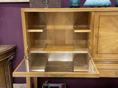 Cabinet des années 1940 en placage de bois...