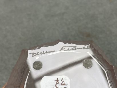 DAUM . 
Flacon fleur en pâte de verre modèle...